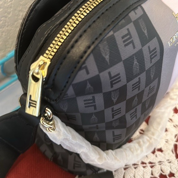 NWT London Fog handbag. Crossbody or shoulder.  Price firm - Picture 11 of 11